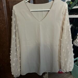 Chic Cream V-Neck Blouse with Textured Sleeves